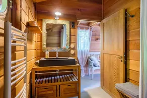 Holiday treehouse \"Bagheera\" with Shared Pool, Private Terrace & Wi-Fi - Image 3