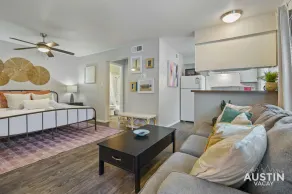 Downtown Free Parking Fully Equipped Kitchen - Image 3