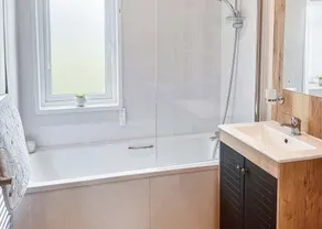 2 bedroom accommodation in Pershore - Image 2