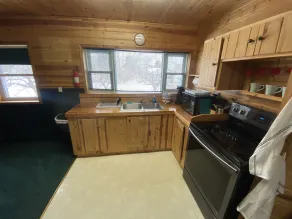 Spacious Studio apartment. Private parking w/garage. - Image 5