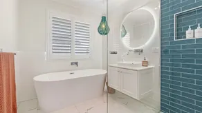 Hamptons House - Heated Pool and Private Pontoon - Holiday Yamba - Image 3