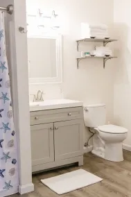 Cozy 2 Bedroom with Full Kitchen One Block from the Ocean!! - Image 2