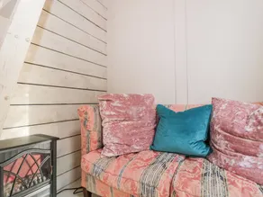 Shades Farm Summerhouse - Image 2