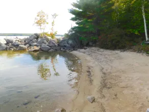 Pet-Friendly Frye Island Waterfront Cottage – Sunrise Views & Sandy Beach - Image 5