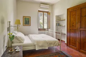 Stunning villa, Tuscan hills near Florence, private infinity pool, large hot tub - Image 5