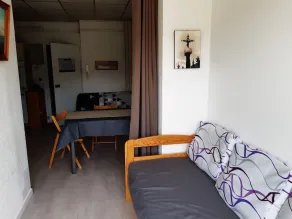 apartment with garden, in quiet residence - Image 4