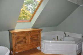 Delightful, Family Friendly,  Heritage, Urban Home Near All Amenities, - Image 4