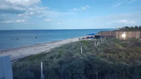 Sparkling Beachfront Pool TV satelital y WIFI - Image 3