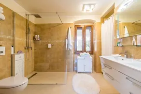 Stone villa in historic surroundings - Image 3