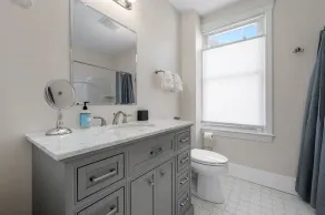 Upscale 4 Bedroom Condo w King Bed Suite - Image 5