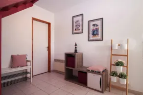 Spacious, quiet villa with swimming pool and large enclosed garden - Image 2