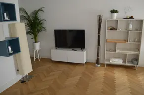 Stylish full service apartment in TOP LOCATION - Image 2