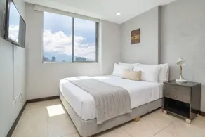 14th Floor 3BR apt City Views and Rooftop Jacuzzi - Image 4
