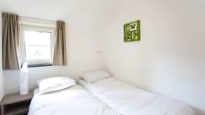 Bungalow with 4 bedrooms, a terrace and sauna - Image 3