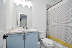 New Luxury Stay mins from Downtown w/ dreamy common area - Image 3