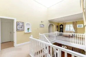 Superb 5 bedroom Mansion 20mins from City Centre.. - Image 2