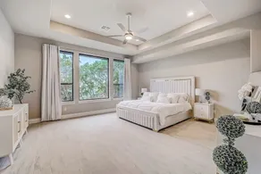 Exquisite Dog-Friendly Home with Balcony, Enclosed Yard, Central AC, & W/D - Image 5