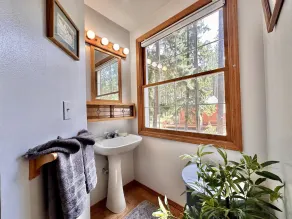 Blue Pine Forest Lodge 3 Bedroom Cabin - Image 5