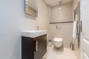 Queensgate Court Apartments - Image 5