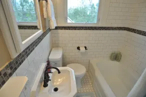 1/1 cozy private Zilker cottage!Wonderful area,walk to park and Barton Springs - Image 2