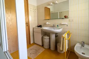 GuestHost - Visogliano Roomy Apt w Terrace near the Station - Image 3