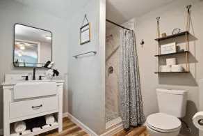 Adorable guest suite with private pool and entrance. - Image 2