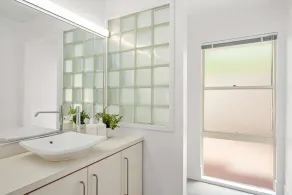“Blending Style & Luxury” – Ocean views and close to beach - Image 2