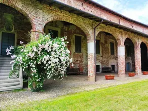 Intera Villa Storica di Charme con Piscina e Parco - Image 4
