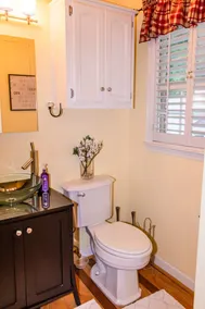 Beautiful Lakefront View with FULLY EQUIPPED HOME GYM!! Only 8.6 mi from the UA! - Image 4