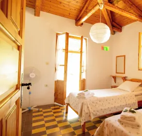 Self catered Daphnes cottage #4 with large veranda and garden near the beach. - Image 3