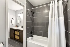 Gorgeous Four Bedroom Secluded Getaway - Image 3