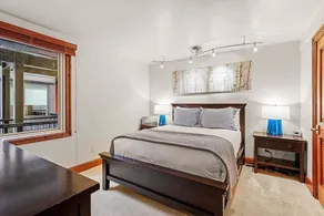 Fifth Avenue Unit 8, Condo with Extra Murphy Bed + Access to Pool & Hot Tub - Image 4