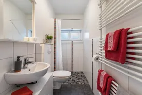Appartamento 'Alte Schule Pahlkrug' con terrazza privata, giardino privato e Wi-Fi - Image 2