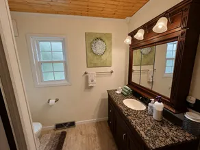 Quiet & Cozy Cabin Across from Fox Lake 🚤 - Image 4