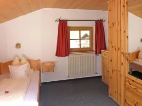Ferienwohnung Watzmann, 2-4 Personen, 76 qm, Dusche/WC, Südbalkon, TV, 2 Schlafzimmer, Nichtraucher, Dachgeschoss - Image 3