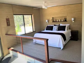 Secluded, luxury Rammed Earth Cabin - Image 5