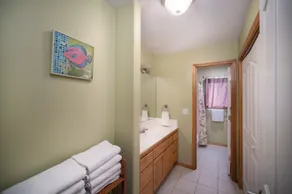 Restez 2 pât��s de maisons de la plage dans ce 4 chambres à coucher du centre-ville de bord de mer! - Image 2