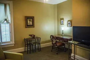 Historic Building Suite @ Glendale -King Bed-Wifi - Image 2