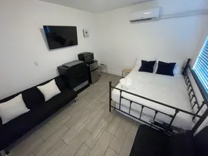 Cozy Studio in Wynwood with private entrance & private bathroom - Image 5