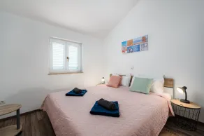 Two storey apartment for four guests near the sea - More - Image 4