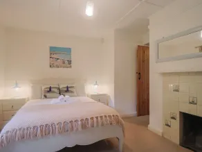 MARIES, pet friendly, character holiday cottage in Lyme Regis - Image 4