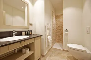 Private hamlet with swimming pool in the heart of a winegrowing estate in Provence - Image 5