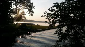 Hyggelig kahyt ved søen med boblebad nær Bloomington og Brown County - Image 4