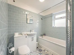 2 bedroom accommodation in Herne Bay - Image 4