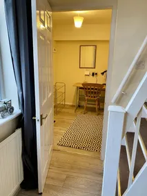 Self-catering, galleried studio cottage with parking outside - Image 4
