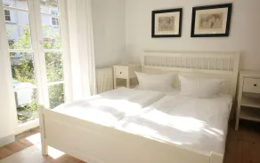 Exclusive, large apartment with 3 bedrooms, fireplace and terrace - Image 5