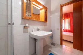 Strandvilla med privat pool och vattenrutschbana - Image 4