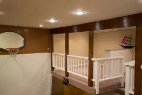 Large retreat house in a quiet cul de sac! - Image 3