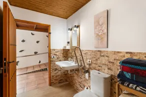 Holiday Home \"Casa Las Toscas\" with Mountain Views, Pool and Wi-Fi - Image 4