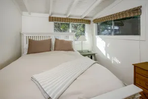 Charming Hillside Cottage with Expansive Ocean Views - Image 3